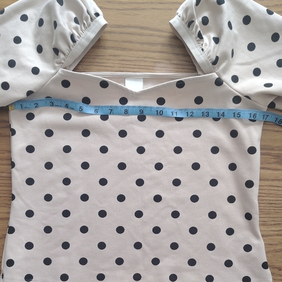 H&M Cream Polka Dot Square-Neck Puff Sleeve Crop Top - Picture 6 of 9